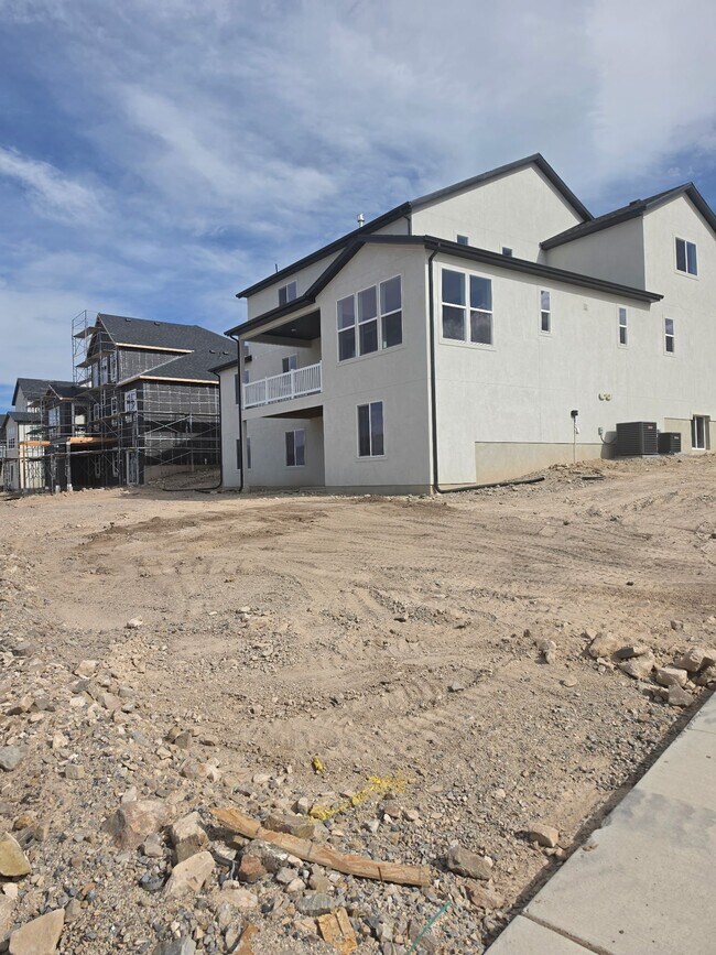 Building Photo - 918 W Brocket St