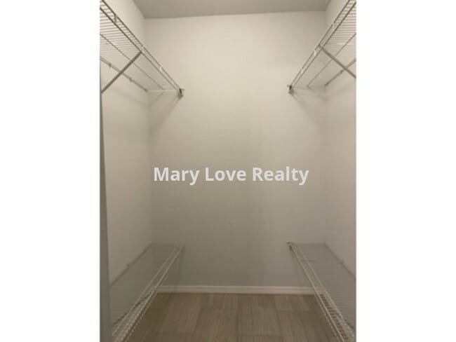 Building Photo - UNFURNISHED ONE BEDROOM / ONE BATHROOM APA...