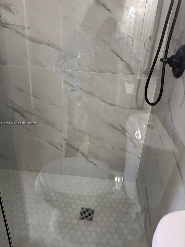 Building Photo - 401 SE 3rd St