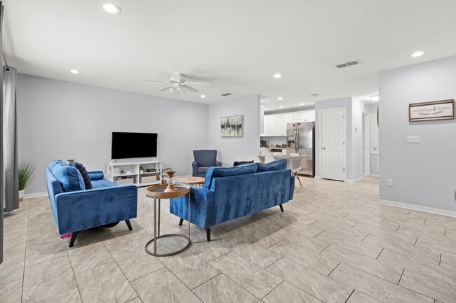 Building Photo - 37762 Kelly B Ct