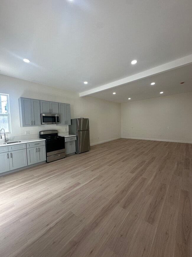 Building Photo - 1223 Elden Ave Building Photo - 1223 Elden Ave