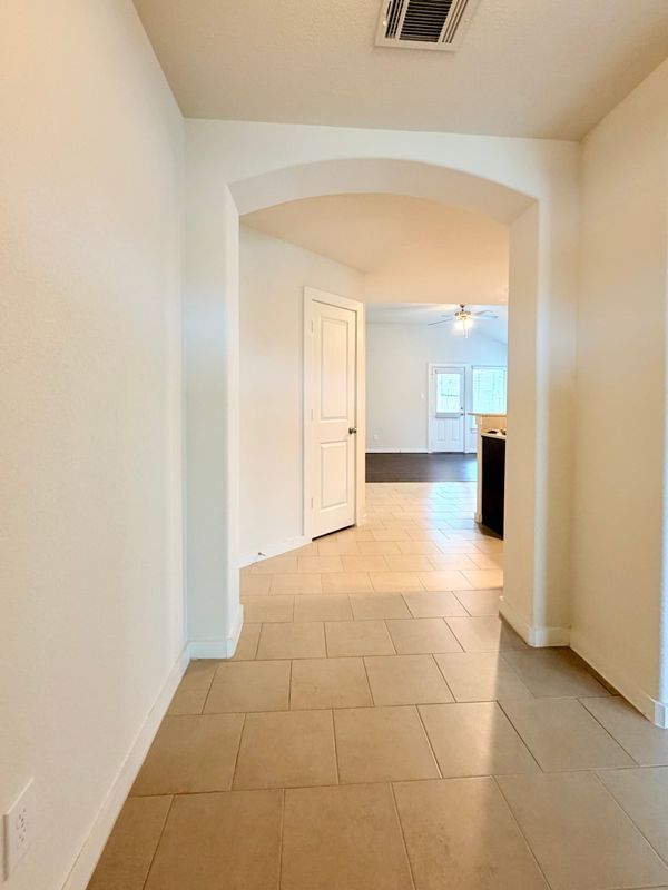 Foto del edificio - 6807 Bardsdale Ct
