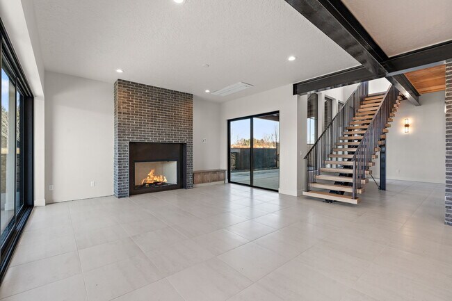 Building Photo - 98 S Carbon Rivet Ave