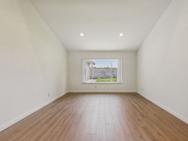 Building Photo - COMPLETELY BRAND NEW HOUSE from ground up! Available NOW $5,300