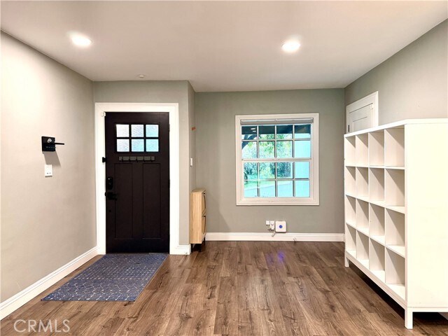 Foto del edificio - 9912 Newcomb Ave