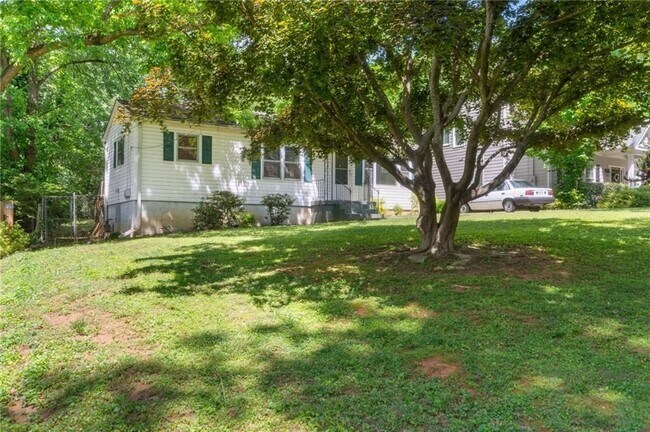 Building Photo - 1682 Bridgeport Dr NE