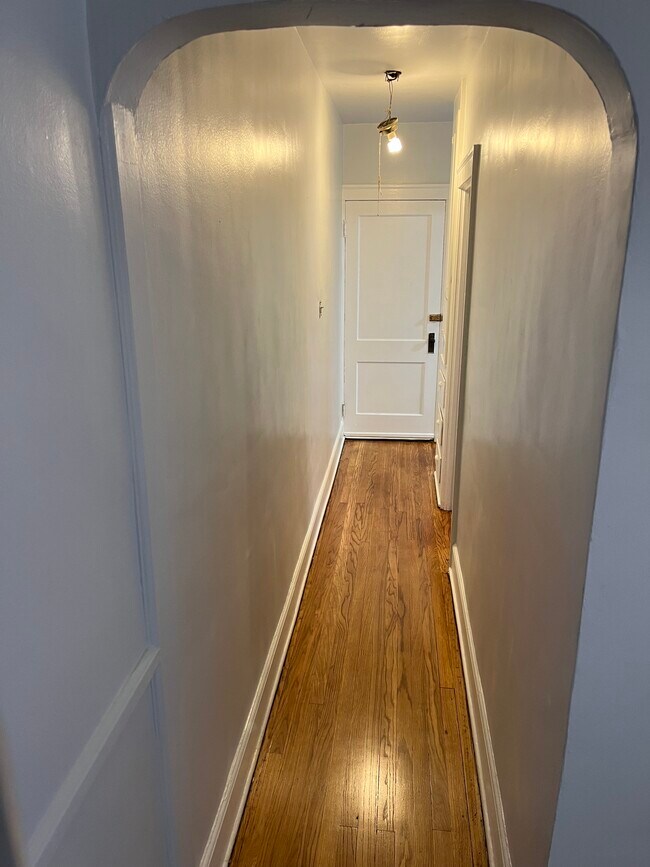 Building Photo - 914 Beaconsfield Ave