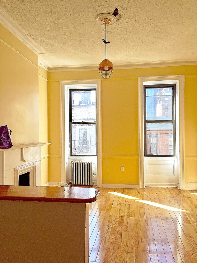 Primary Photo - 435 W 46th St