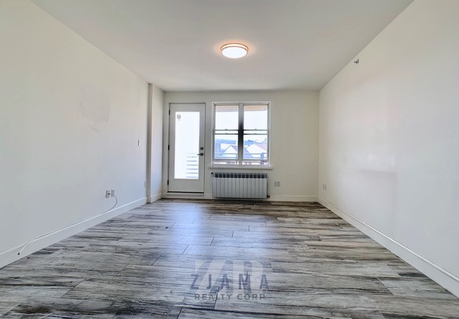 Foto del edificio - 106 Remsen Ave