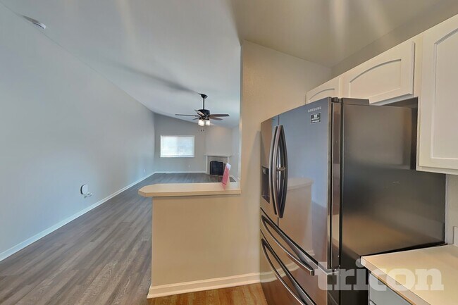 Foto del edificio - 18717 83 Ave Ct E