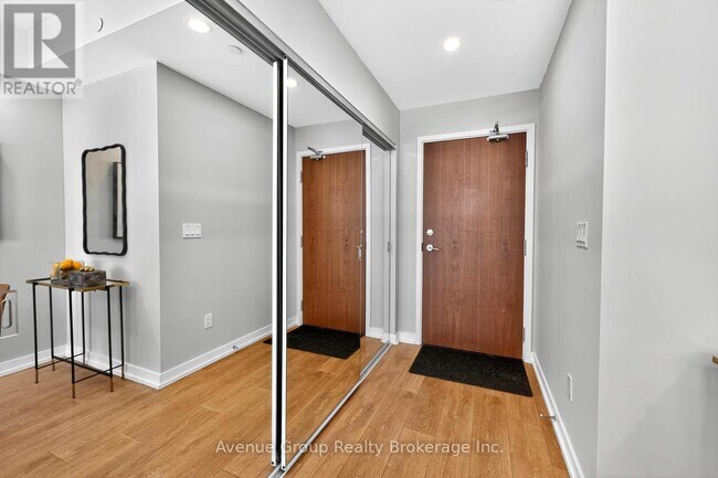 Building Photo - 115 McMahon Dr