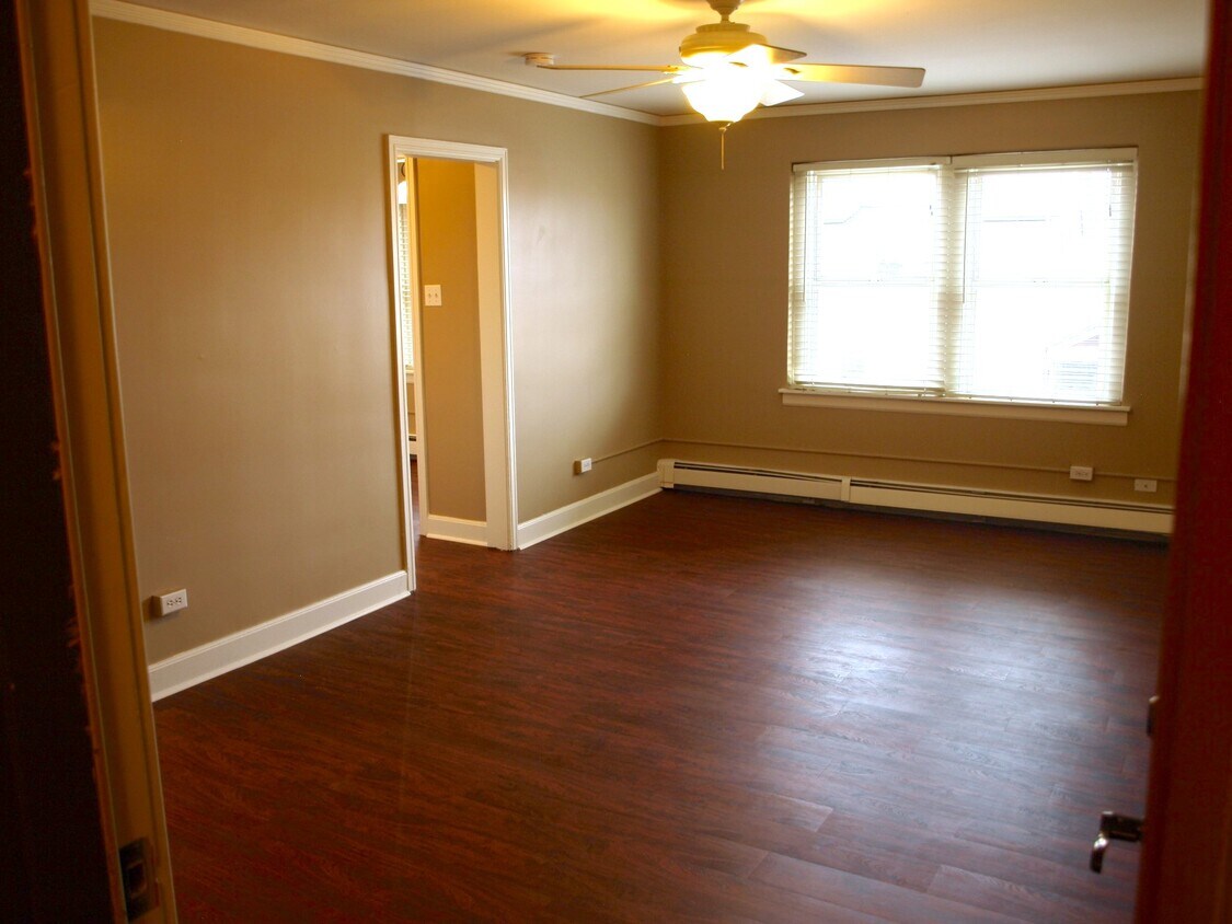 Main Room - 1530 N Downing St