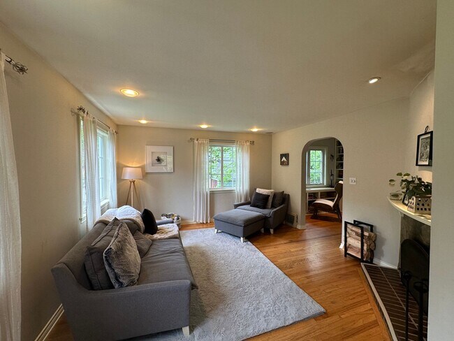 Building Photo - Briercrest ~ North Seattle Home