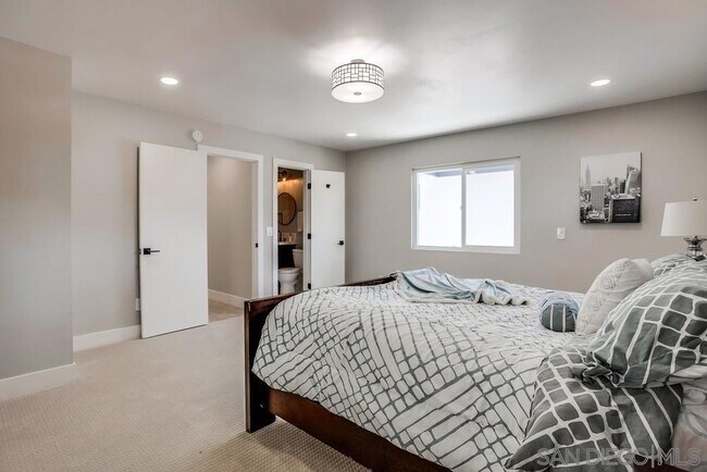 Foto del edificio - 7902 Shorewood Dr
