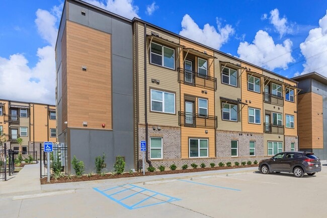 Building Photo - Valencia Park