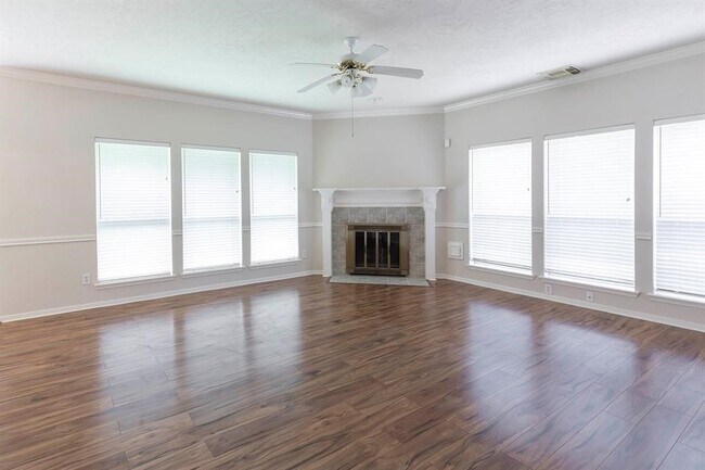Foto del edificio - 2439 Shelby Park Dr