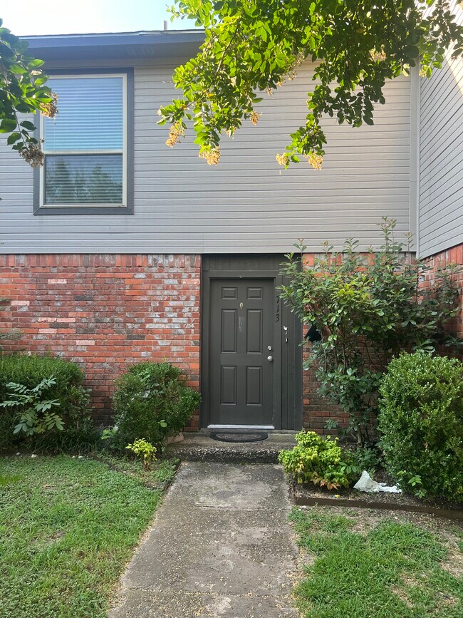 Foto del edificio - 715 W Tyler St