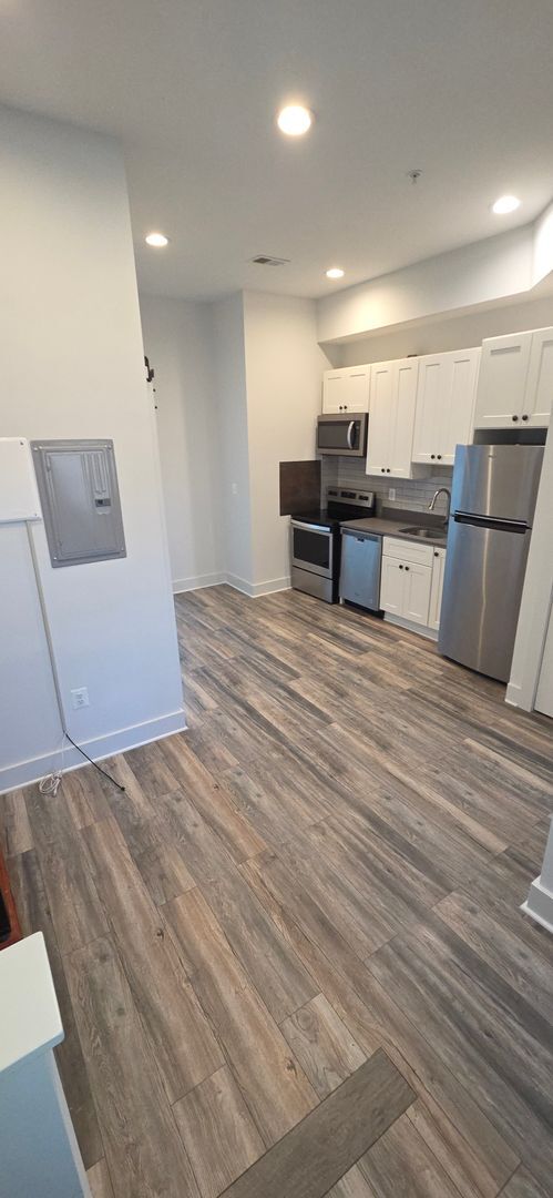 Building Photo - 126 6th St NE