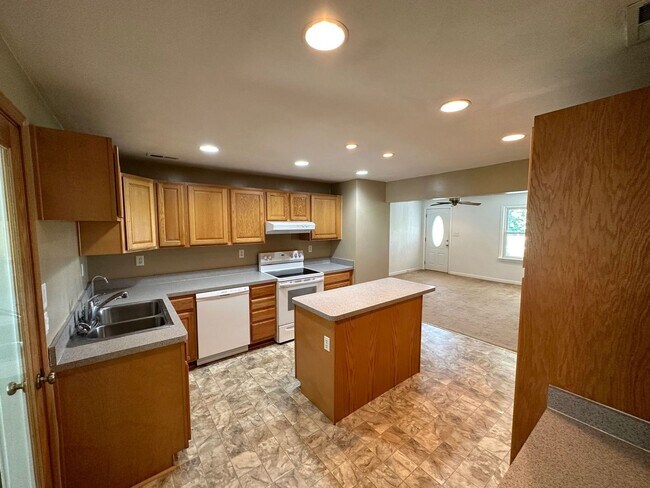 Building Photo - Welcome to your dream retreat! Nestled on ...
