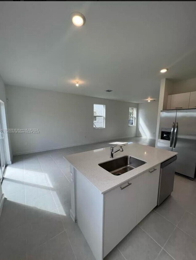 Foto del edificio - 12645 NW 24th Ave