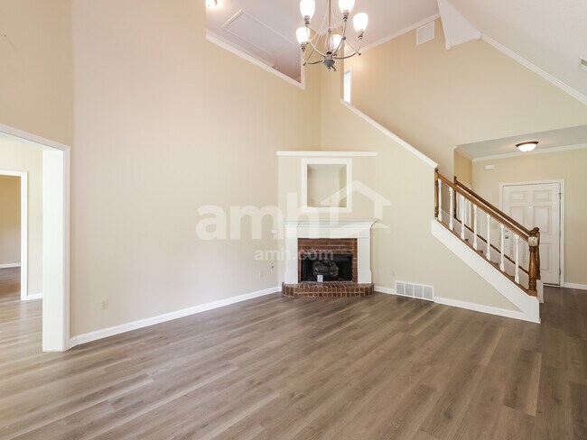 Building Photo - 1115 Hunters Green Cir S