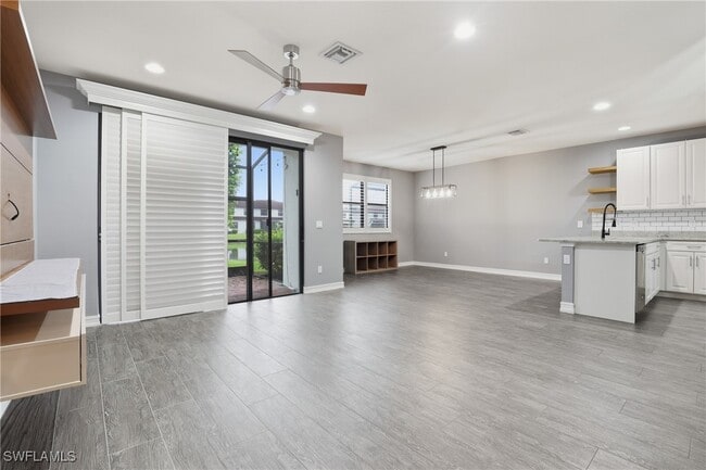Foto del edificio - 7894 Bristol Cir