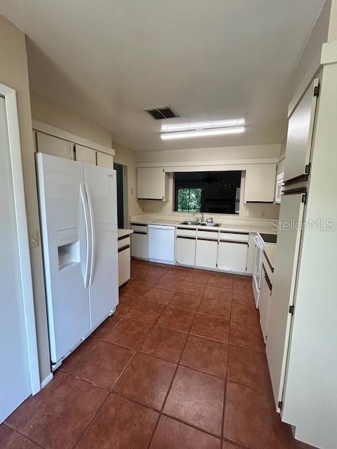 Building Photo - 564 Albany Pl