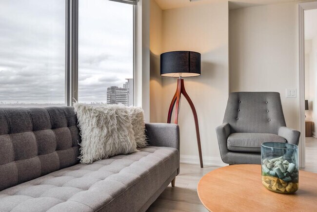 Building Photo - 155 Yorkville Ave