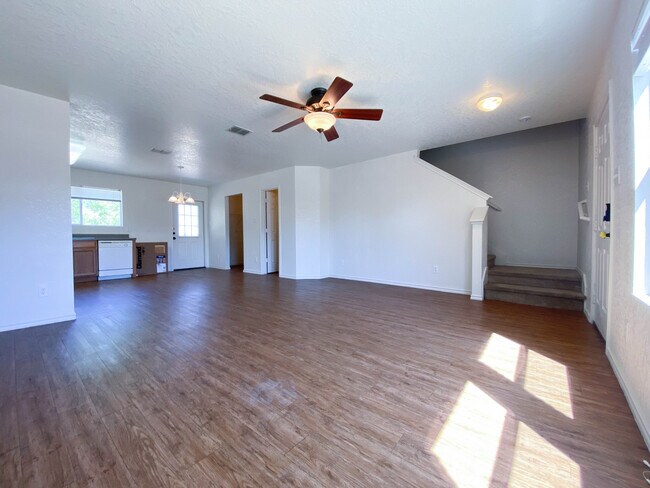 Foto del edificio - 3215 Northwest Blvd