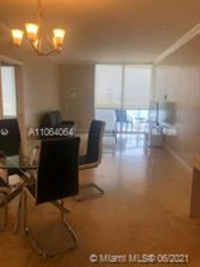 Foto del edificio - 6365 Collins Ave