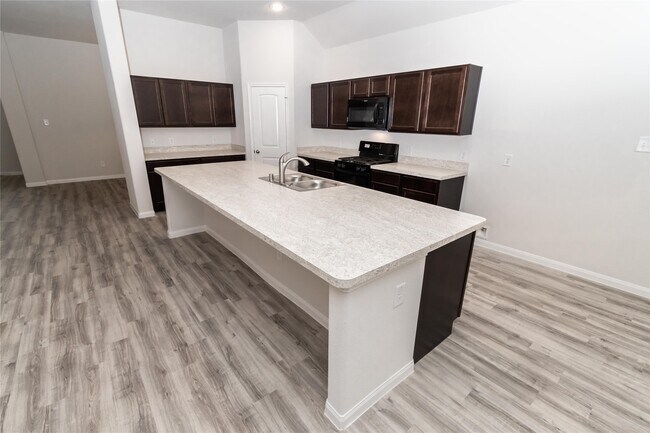 Foto del edificio - 21614 Tea Tree Olive Pl