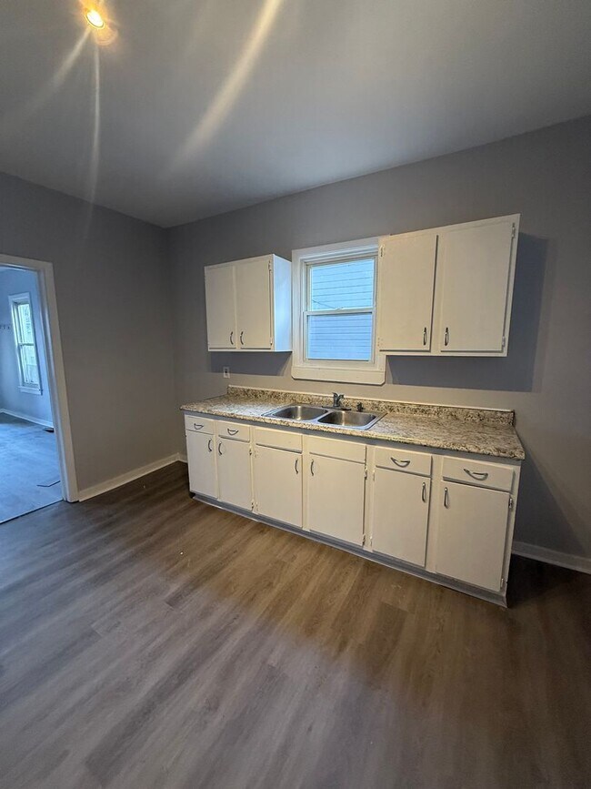 Building Photo - Cleveland East Side Single - Harvard/E 55