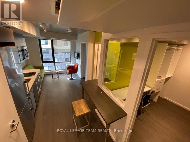 Building Photo - 105 Champagne Ave S