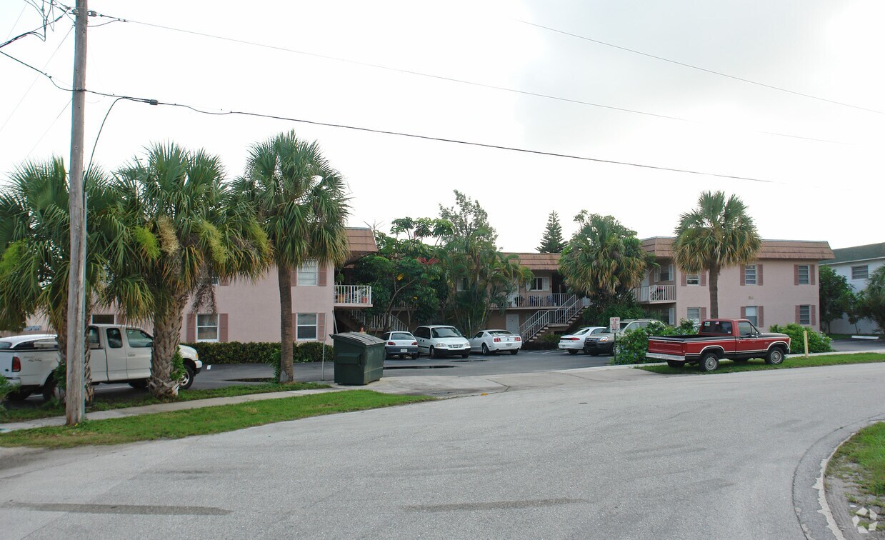 Primary Photo - 511 W Kalmia Dr