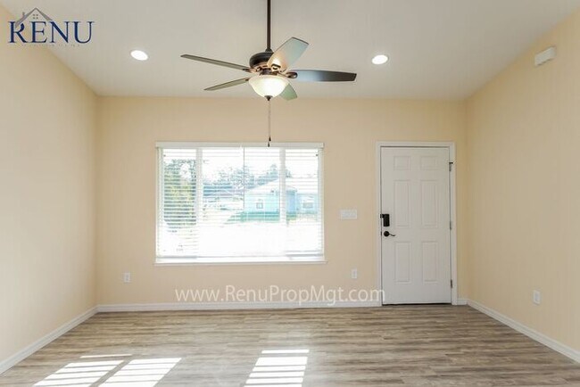 Foto del edificio - Available Now!