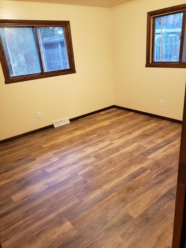 Building Photo - Beautiful 3 bedroom 2 bath Single Family H...