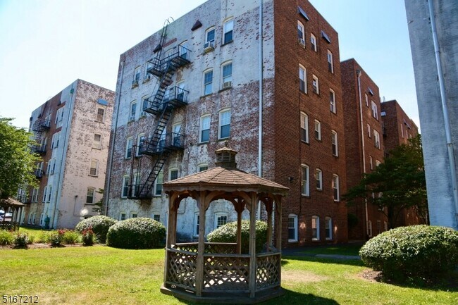 Building Photo - 49 Park Ave