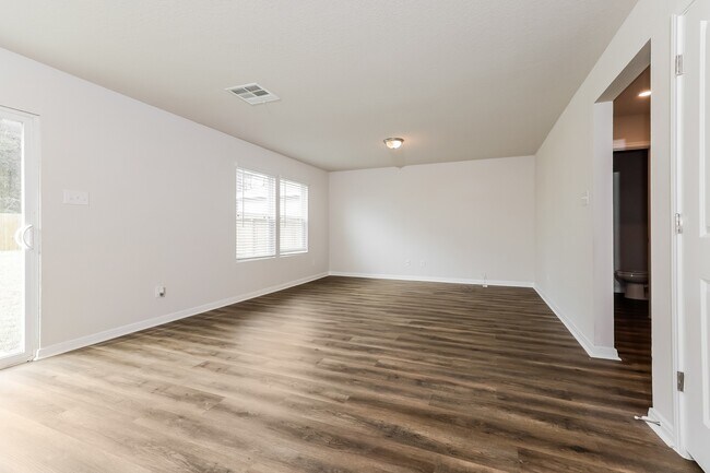 Foto del edificio - 17640 Cedar Crst Dr