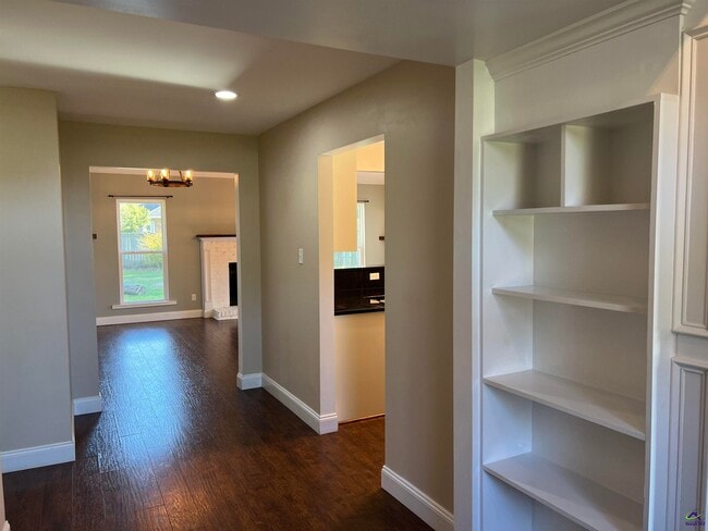 Building Photo - 108 Wilkes Ct