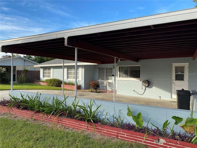 Building Photo - 2019 Beatrice Dr