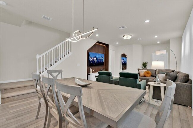 Building Photo - LLW3301