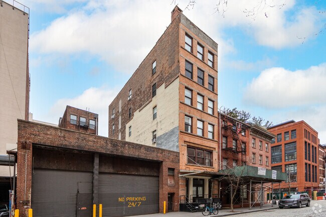 Building Photo - 448 Greenwich St