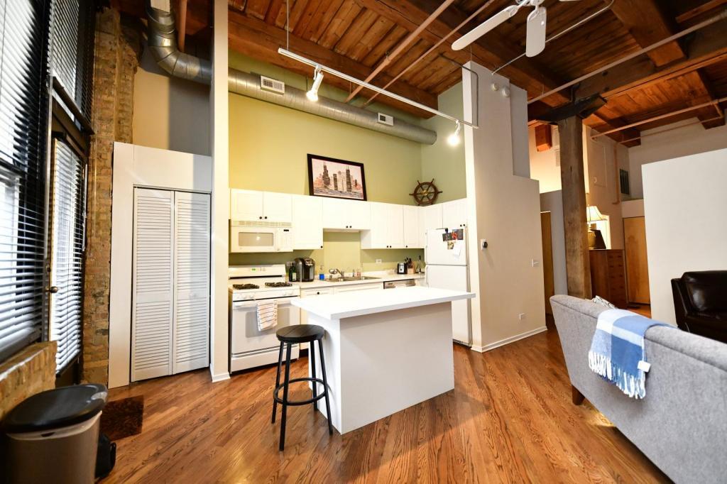 Primary Photo - 226 N Clinton Street #223