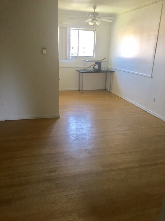 Building Photo - 1145 S Holt Ave