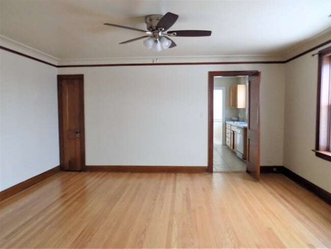 Foto del edificio - 328 Green Bay Rd