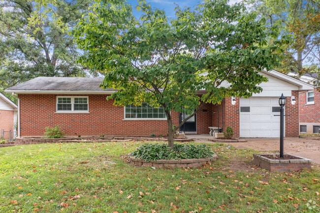 Building Photo - 620 Saint Bernard Dr