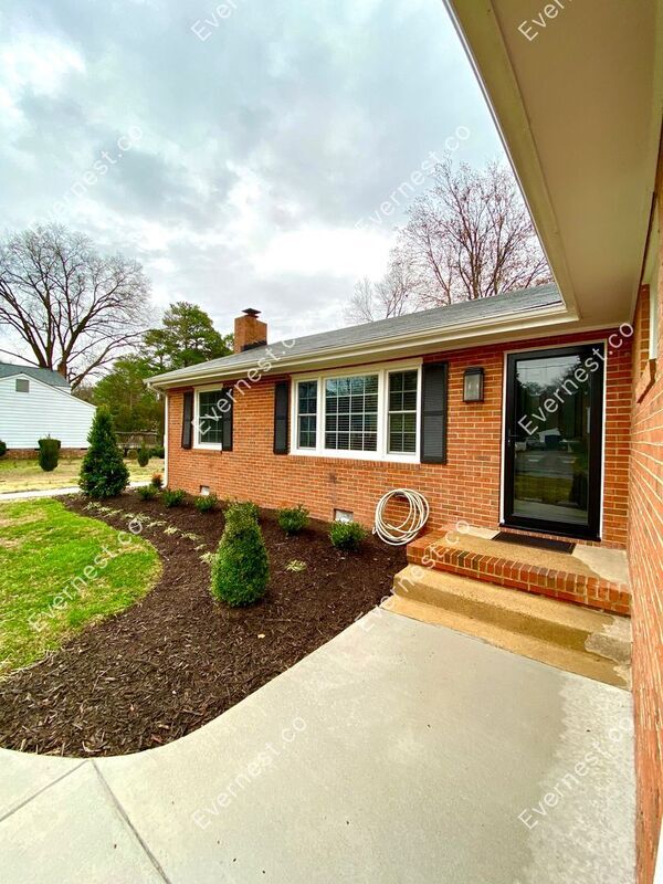 Building Photo - 2911 Poyntelle Rd