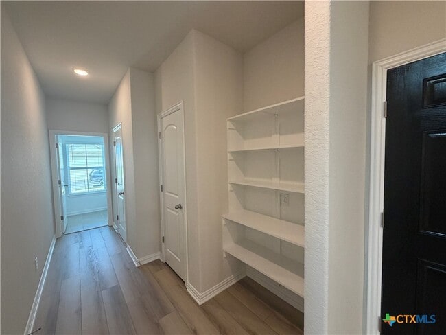 Building Photo - 870 Casetta Trl