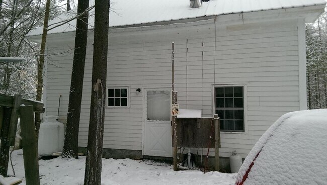 Foto del edificio - 318 Fosterville Rd