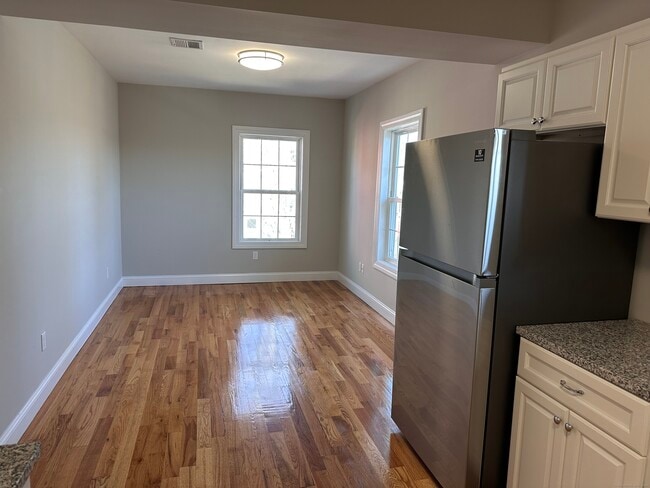 Building Photo - 41 Darina Pl
